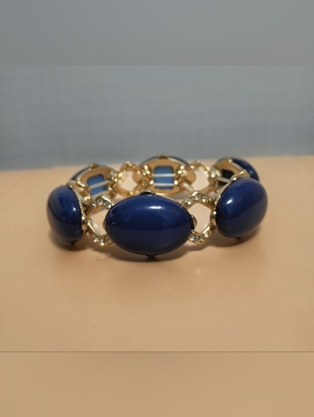 Blue oval cabochon bracelet